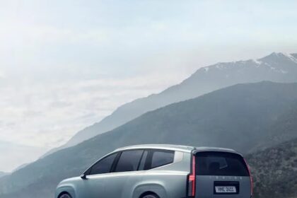 EV-vs.-Hybrid-compared-Which-is-better-to-buy?